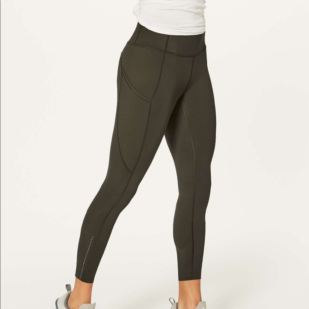 SIZE 2 LULULEMON W/ POCKET ankle length yoga pants